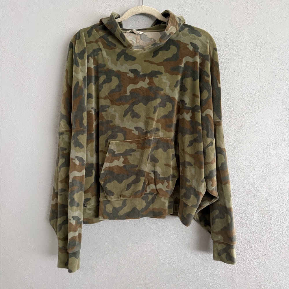 American Eagle Camo Sweatshirt XL Hoodie Soft Velour Material Batwing Sleeve